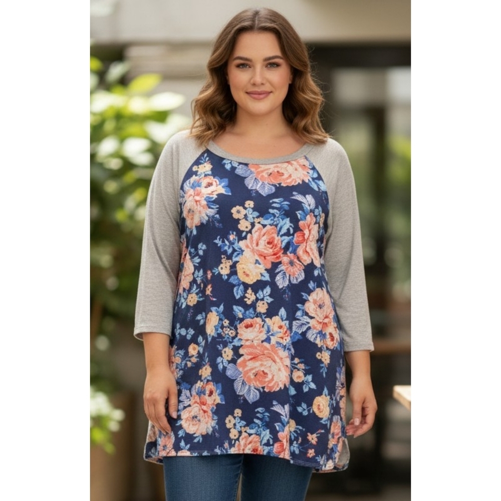 Plus Size Woman's Floral Tunic Top